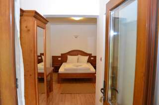 Отели типа «постель и завтрак» LaPociu Кымпени Двухместный номер с 1 кроватью и собственной ванной комнатой-10